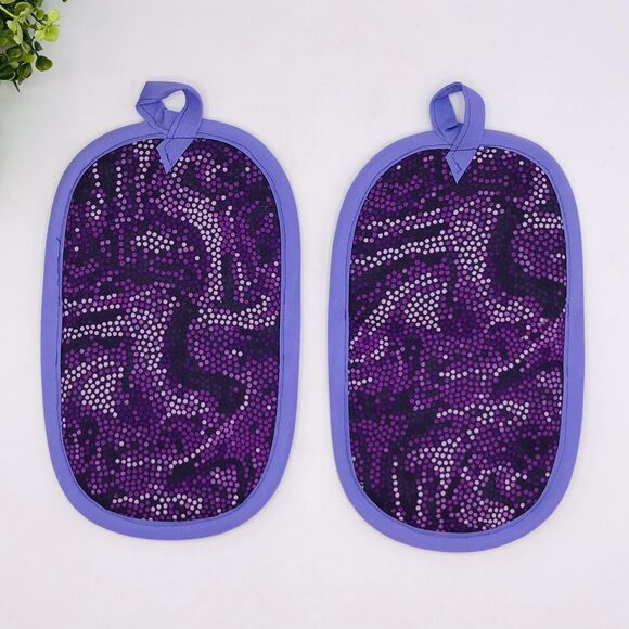 Set of 2 Finger Hotpad Potholders, Purple Swirled Dots, 2 Piece Baking Set - Picture 2 of 6
